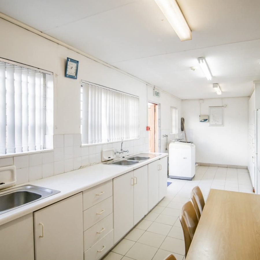 To Let 1 Bedroom Property for Rent in Montclair Western Cape